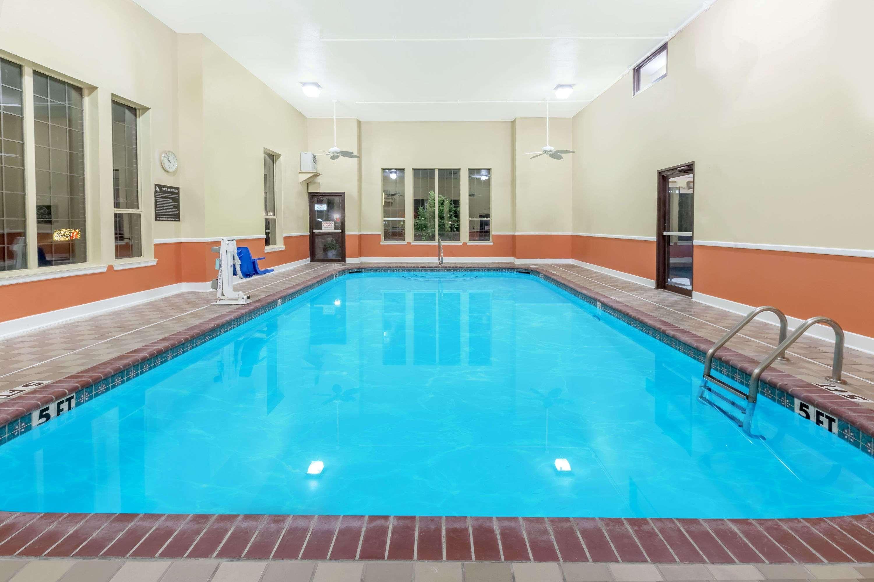 Hotel Super 8 By Wyndham Pine Bluff Exterior foto