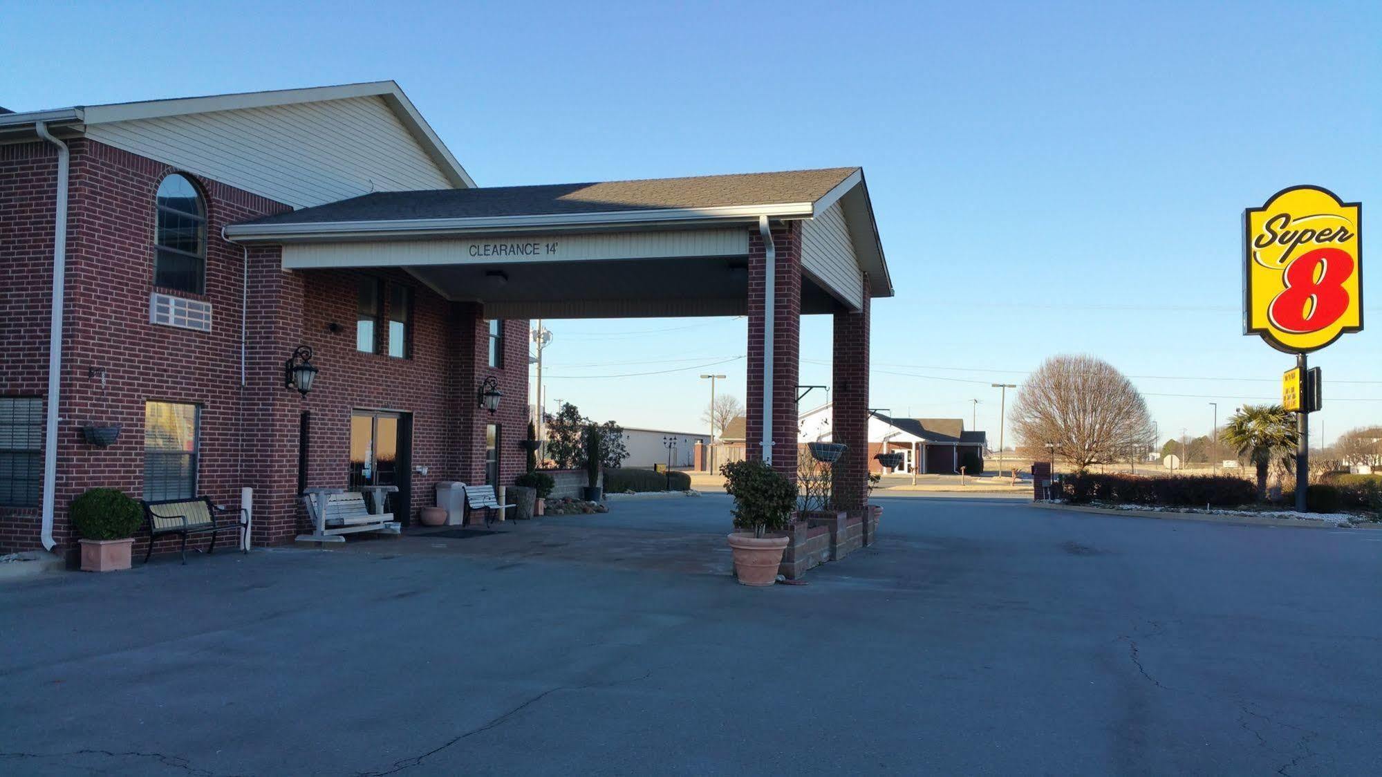 Hotel Super 8 By Wyndham Pine Bluff Exterior foto